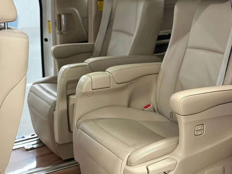 Toyota Alphard — фото 11