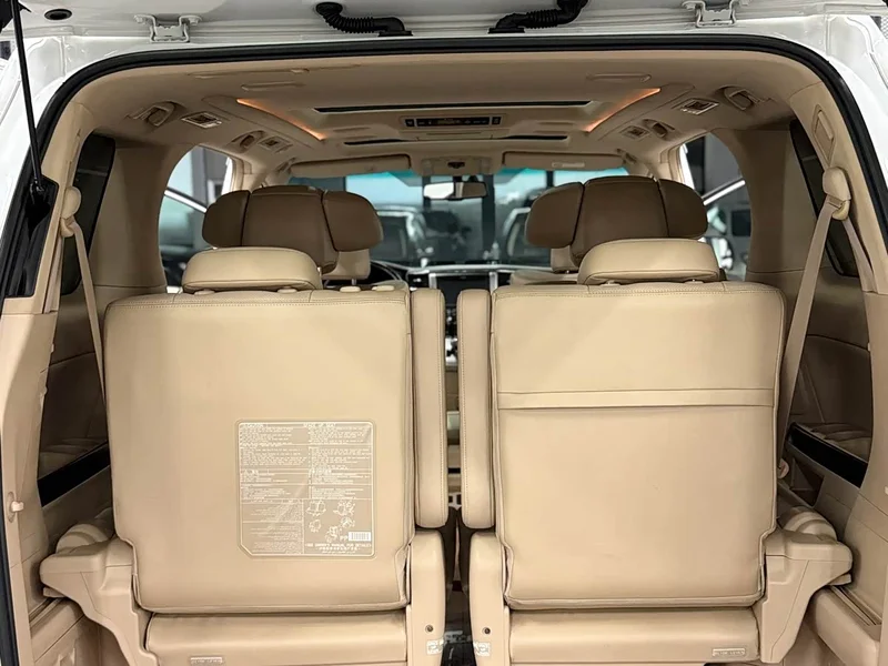 Toyota Alphard — фото 19