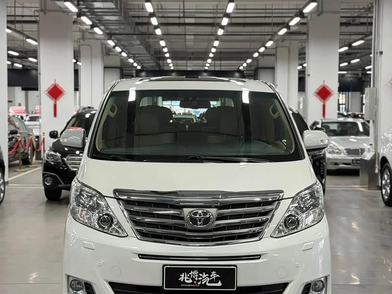 Toyota Alphard — фото 2