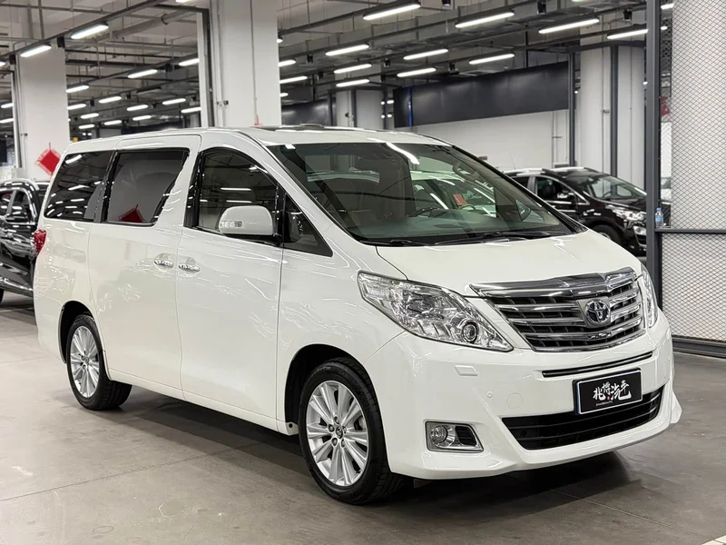 Toyota Alphard — фото 3