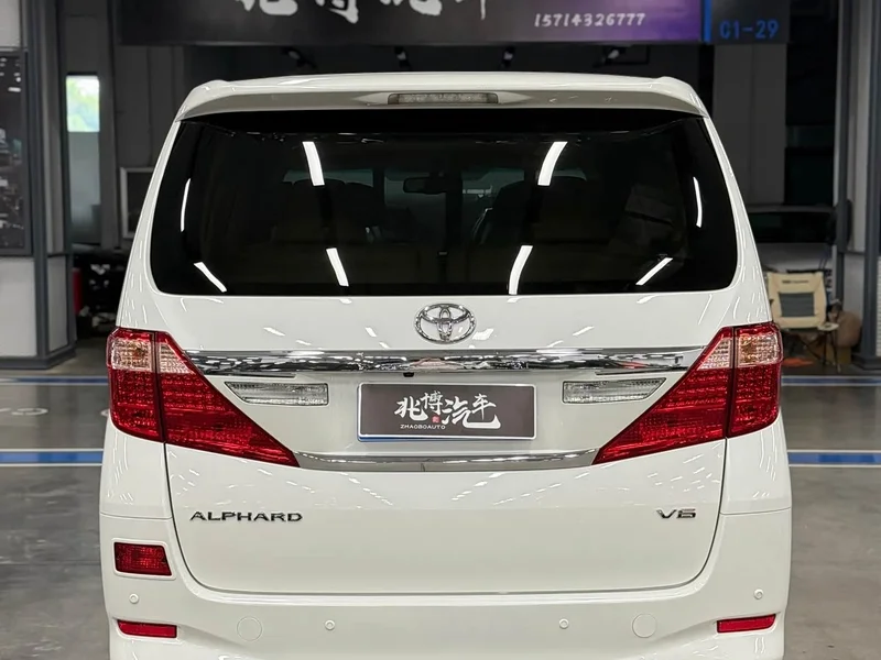 Toyota Alphard — фото 4