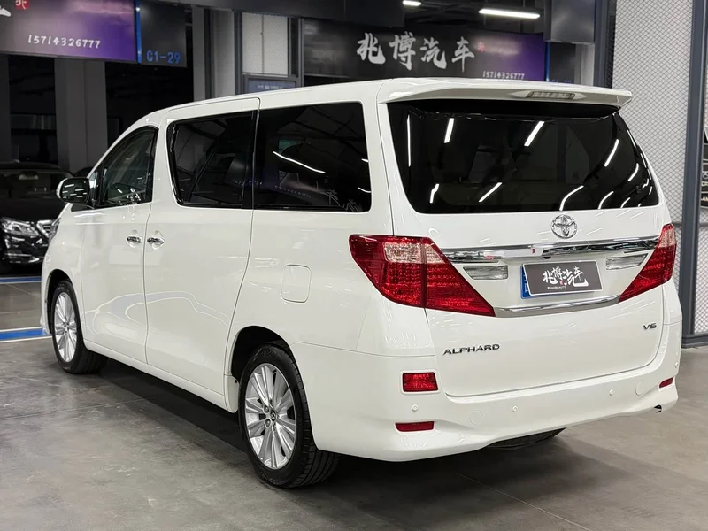 Toyota Alphard — фото 5