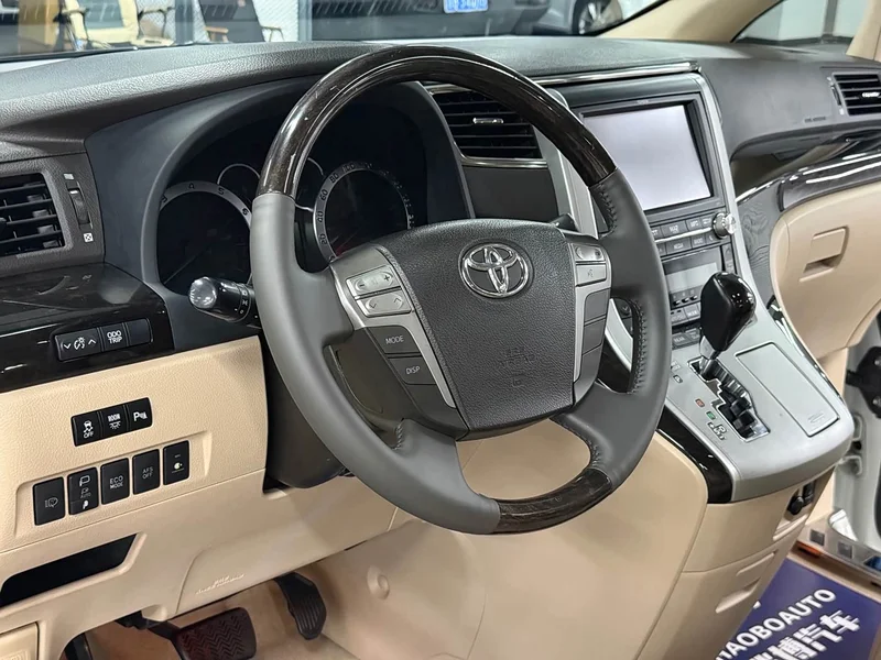 Toyota Alphard — фото 6