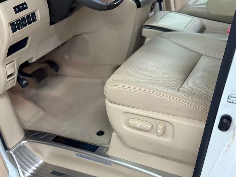 Toyota Alphard — фото 8