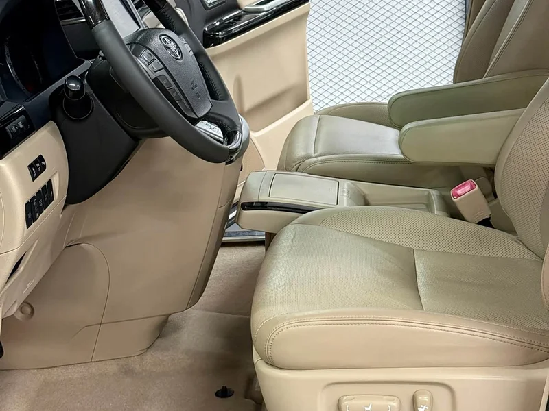 Toyota Alphard — фото 9