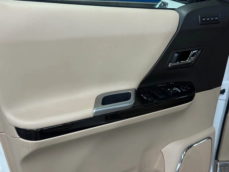 Toyota Alphard — фото 10