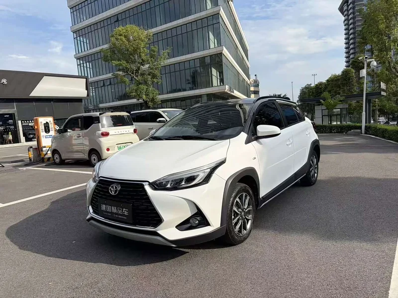 Toyota Yaris L — фото 1
