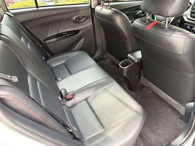 Toyota Yaris L — фото 11