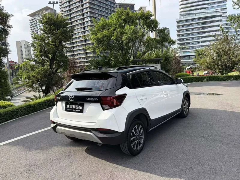 Toyota Yaris L — фото 14