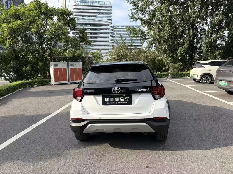 Toyota Yaris L — фото 15