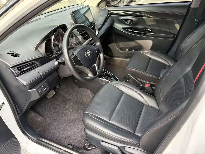 Toyota Yaris L — фото 17
