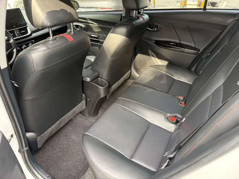 Toyota Yaris L — фото 19