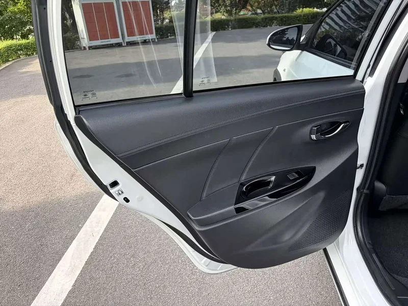 Toyota Yaris L — фото 20