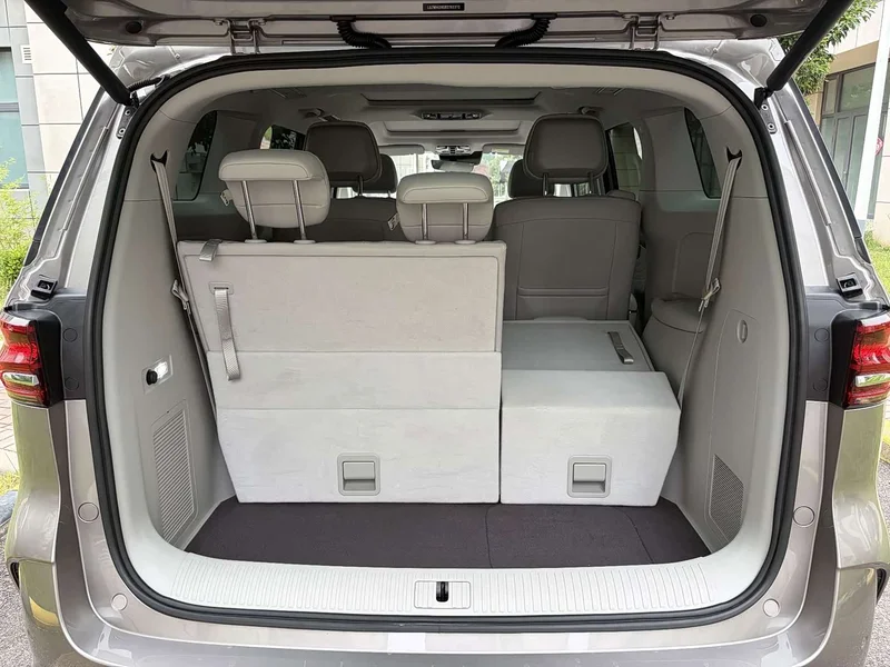 Roewe iMAX8 New Energy — фото 11