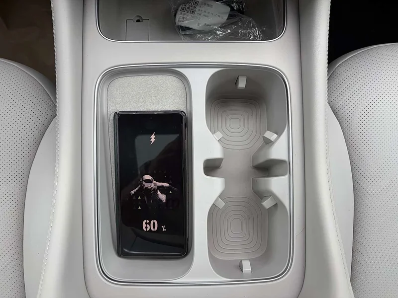 Roewe iMAX8 New Energy — фото 13