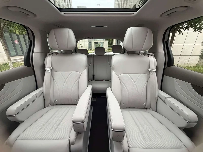 Roewe iMAX8 New Energy — фото 14