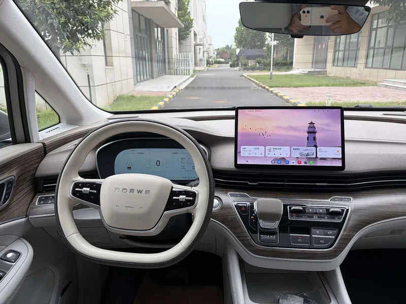 Roewe iMAX8 New Energy — фото 19