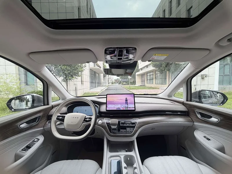 Roewe iMAX8 New Energy — фото 20