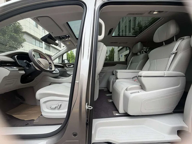 Roewe iMAX8 New Energy — фото 21