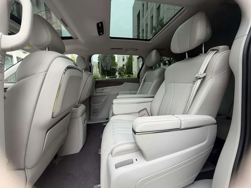 Roewe iMAX8 New Energy — фото 25