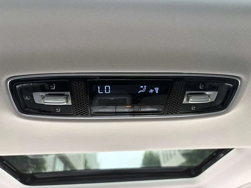 Roewe iMAX8 New Energy — фото 26