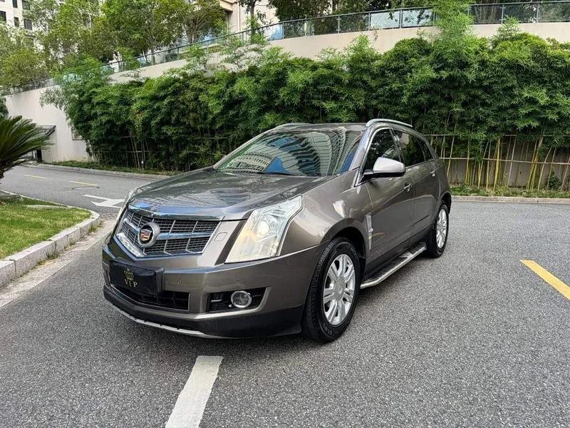 Cadillac SRX — фото 1