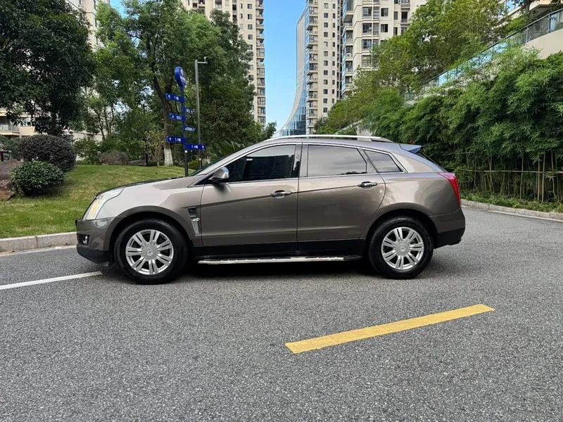 Cadillac SRX — фото 3