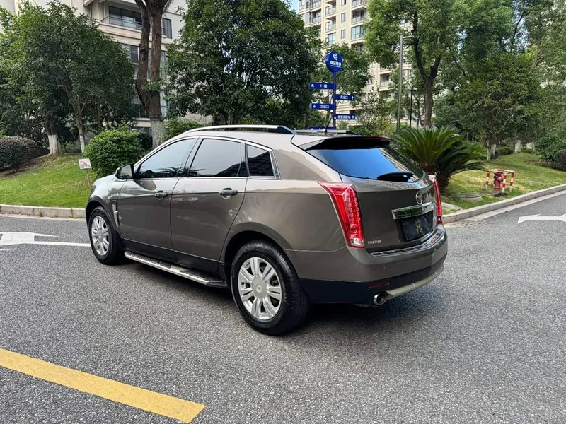 Cadillac SRX — фото 4
