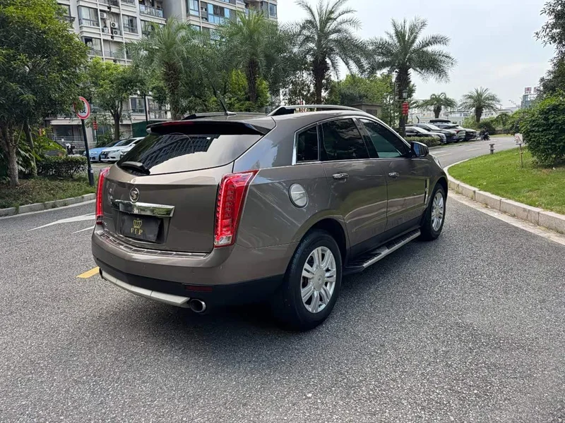 Cadillac SRX — фото 6