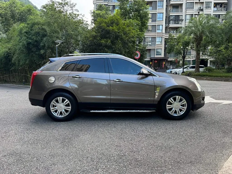 Cadillac SRX — фото 7