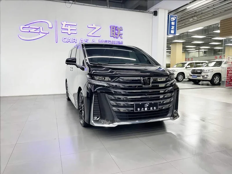 Toyota Vellfire — фото 1