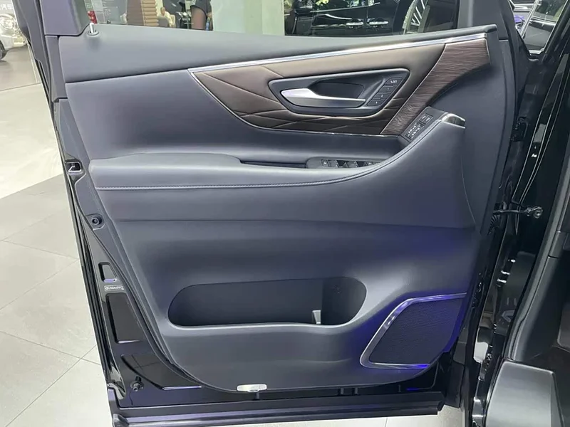 Toyota Vellfire — фото 14