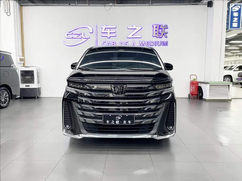 Toyota Vellfire — фото 2