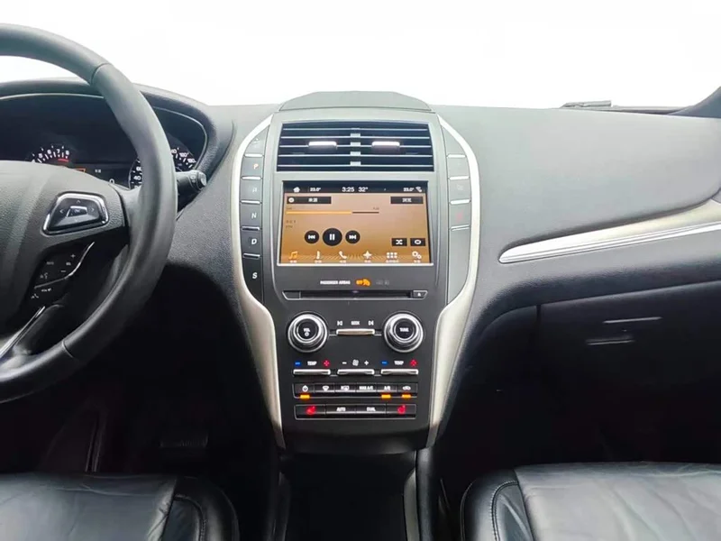 Lincoln MKC — фото 15
