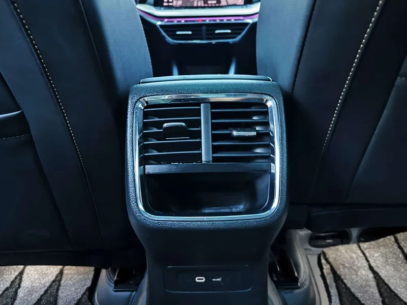 Volkswagen Octavia — фото 12