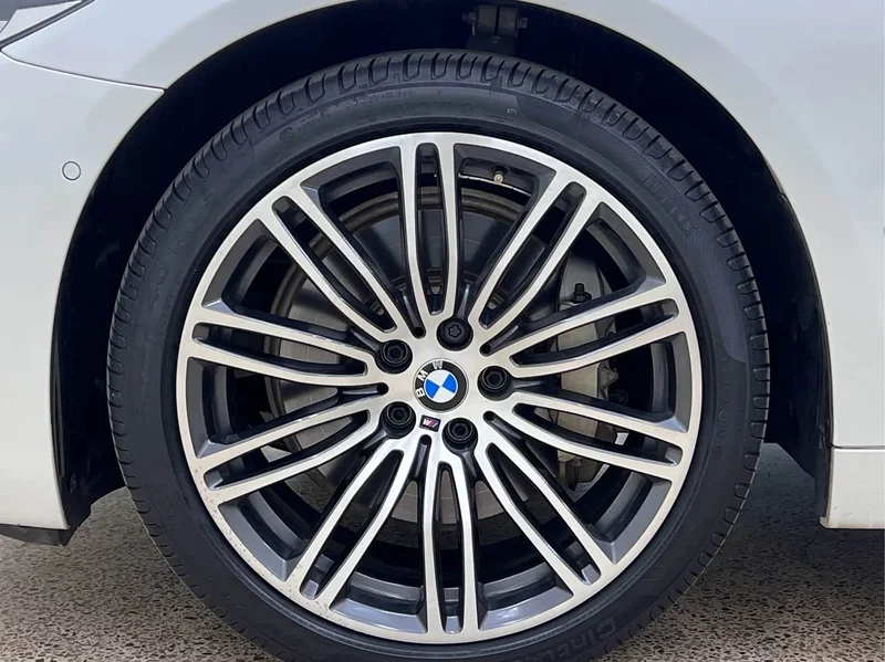 BMW 5-Series — фото 11