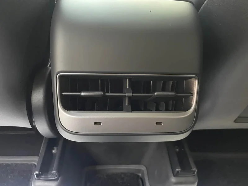Tesla Model Y — фото 15