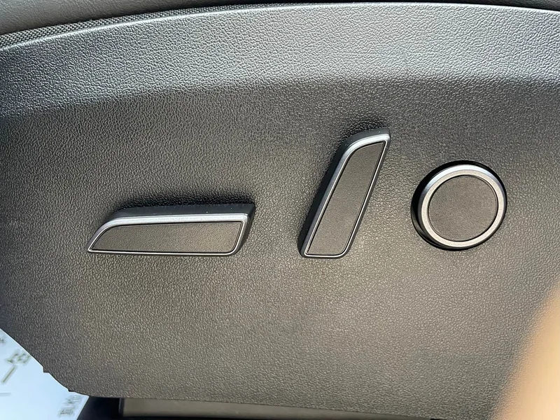 Tesla Model Y — фото 20