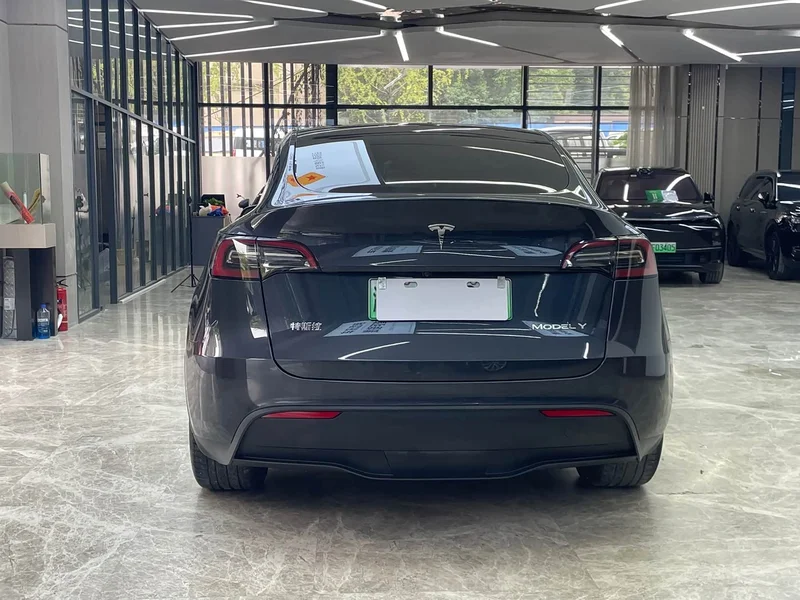 Tesla Model Y — фото 6
