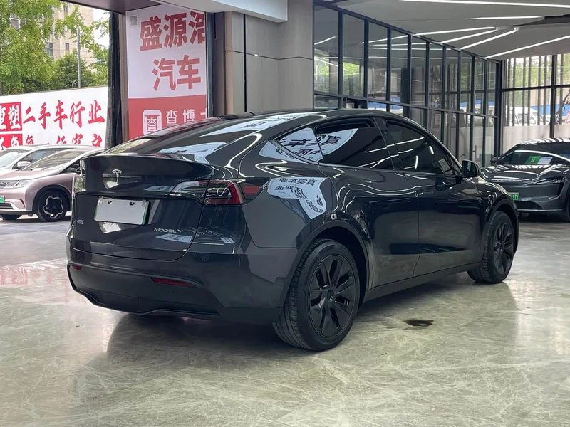 Tesla Model Y — фото 7
