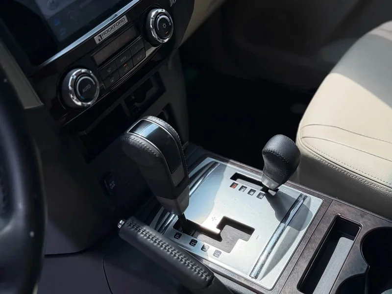 Mitsubishi Pajero (Imported) — фото 12