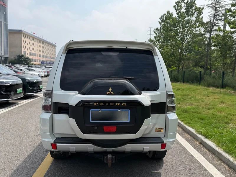 Mitsubishi Pajero (Imported) — фото 14