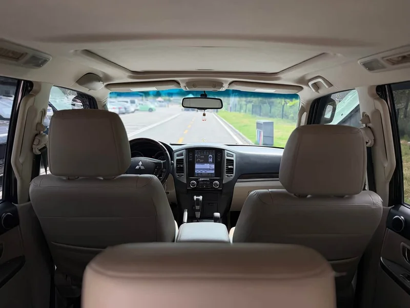 Mitsubishi Pajero (Imported) — фото 16
