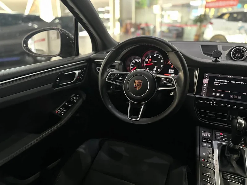 Porsche Macan — фото 13