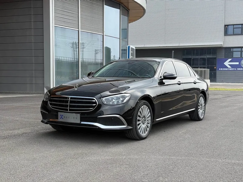 Mercedes-Benz E-Class — фото 1