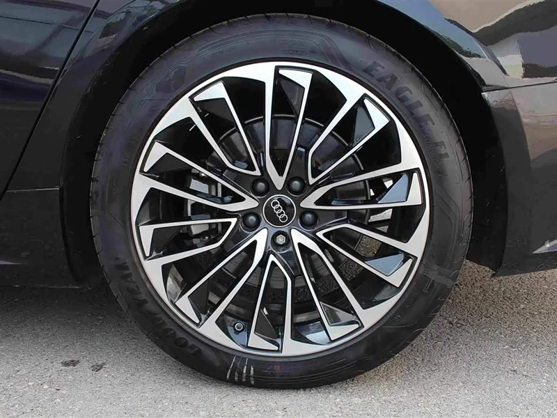 Audi A7L — фото 15