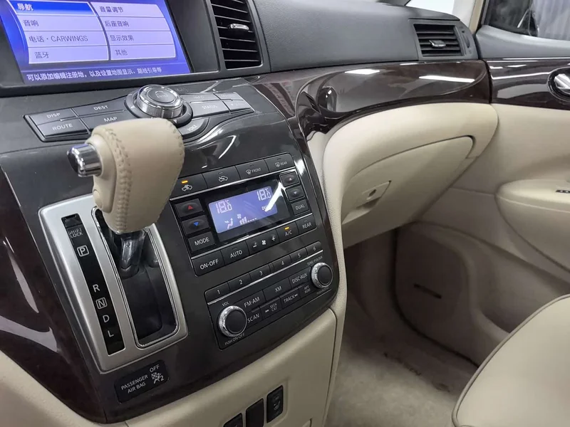 Toyota HiAce GranCabin — фото 11