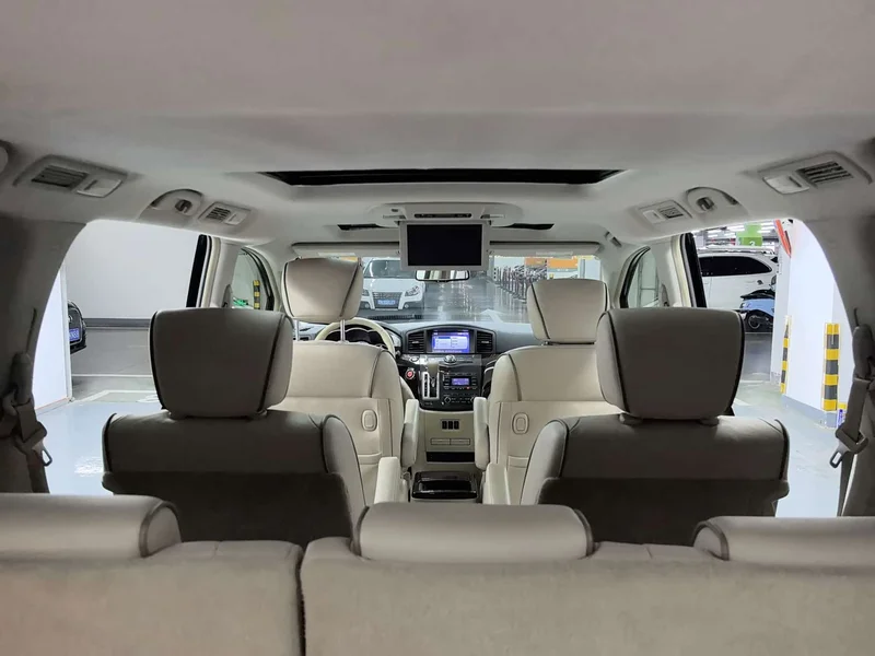 Toyota HiAce GranCabin — фото 14