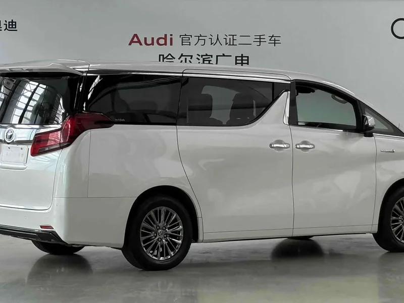 Toyota Alphard — фото 2