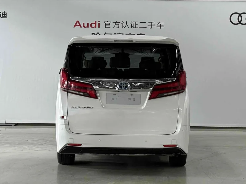 Toyota Alphard — фото 4